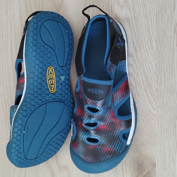 Keen water sandals size 4 - Picture 2 of 4